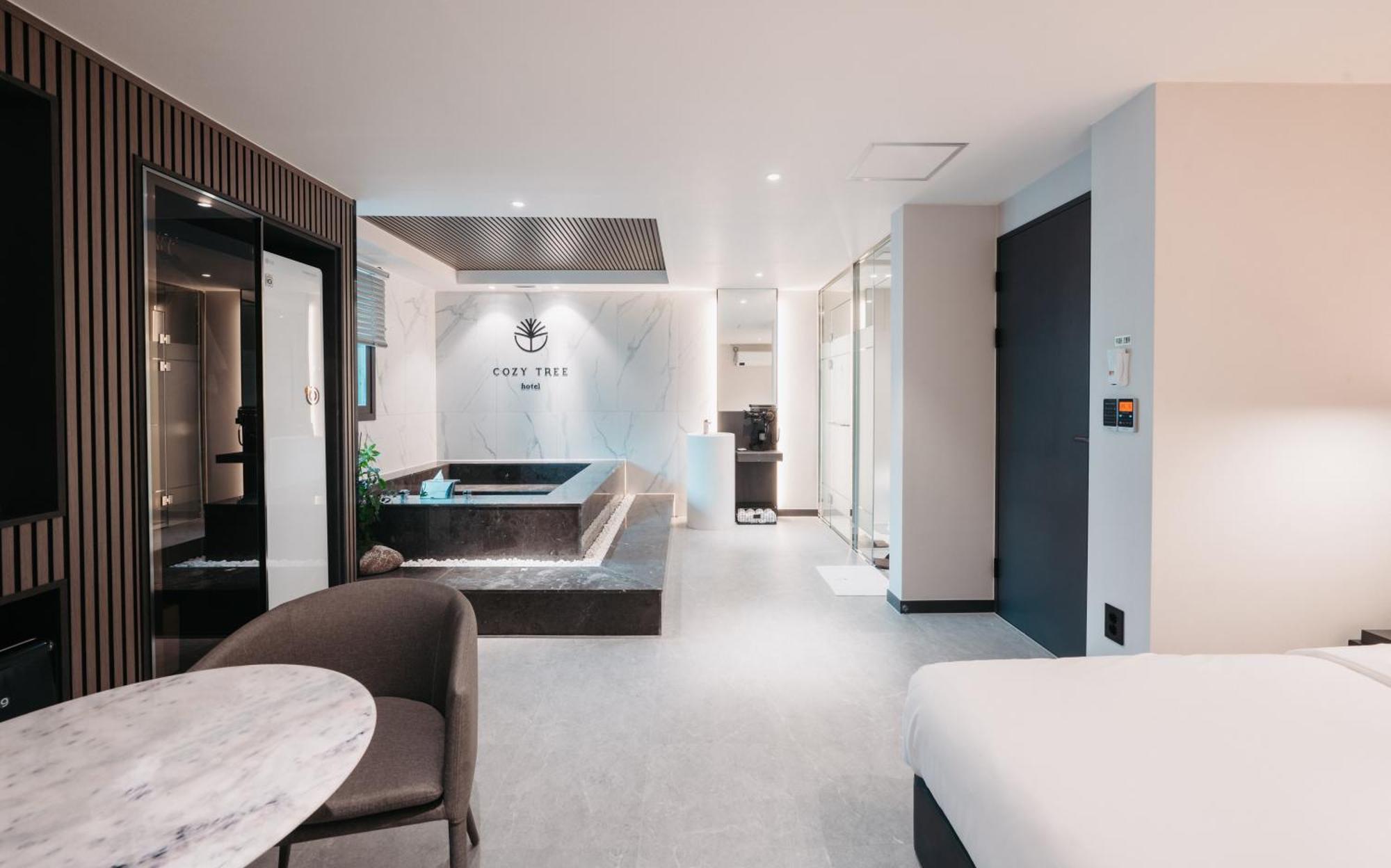 Cozy Tree Hotel Seomyeon Busan Eksteriør billede