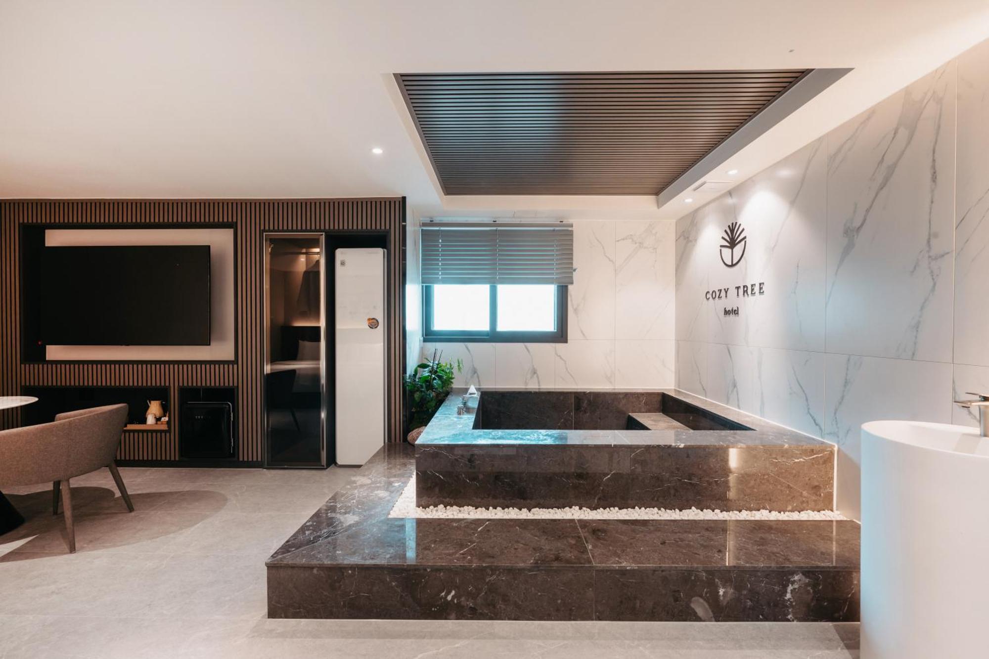 Cozy Tree Hotel Seomyeon Busan Eksteriør billede